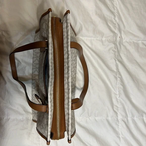 ๐ฅ LOWEST PRICE (small stain & imperfection) - Picture 12 of 15